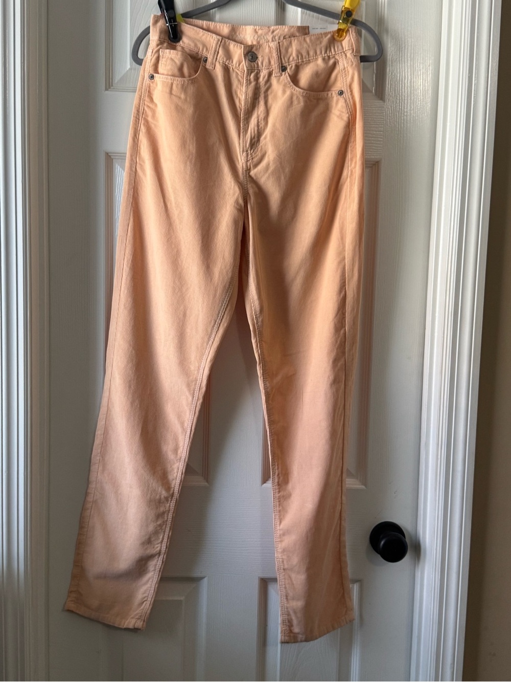 American Eagle Outfitters Straight Leg Mom Jeans in Peach (4 X-Long)